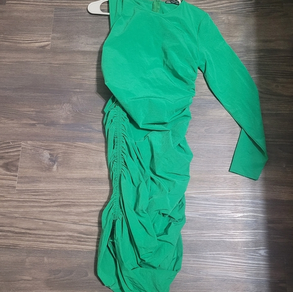 Zara Green Ruched One Sleeve Dress Size S Kelly Green Bodycon Edgy - Picture 5 of 7